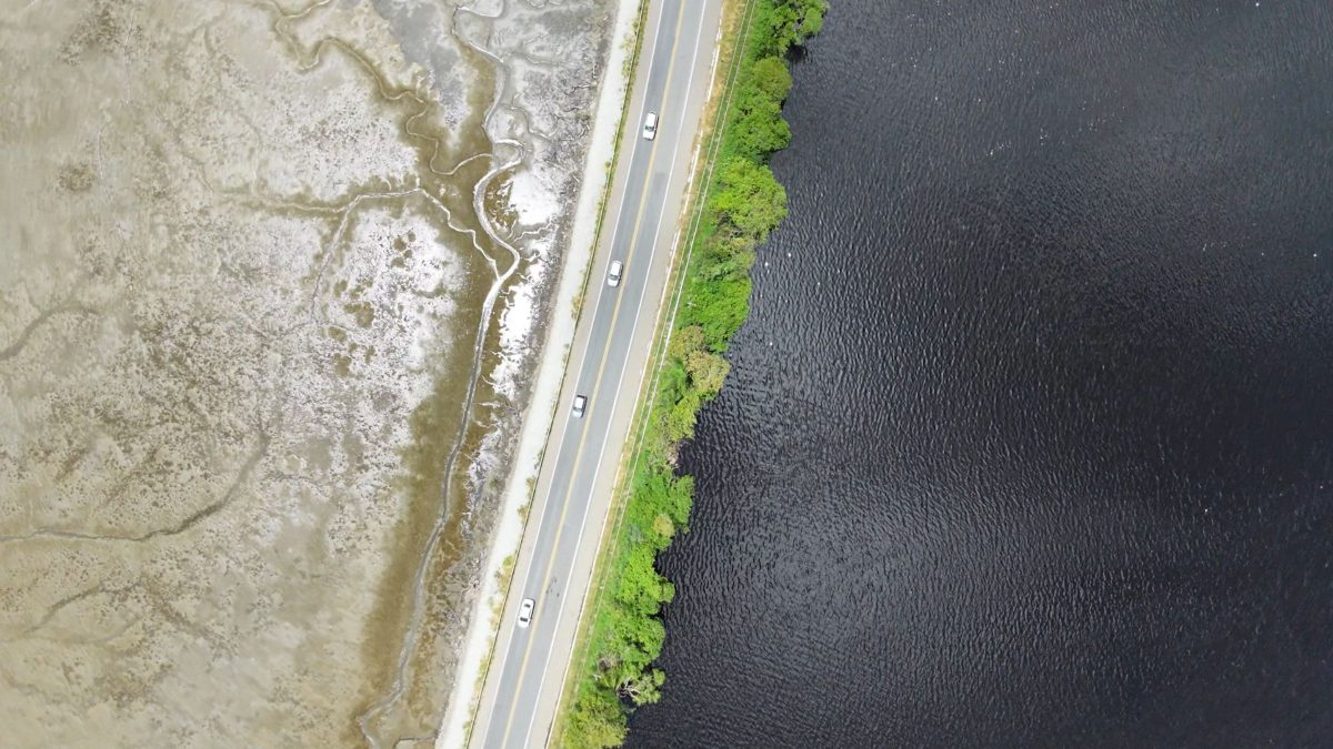 Imagens impressionantes mostram diferença da água em canal do mar fechado há 90 anos em SC
