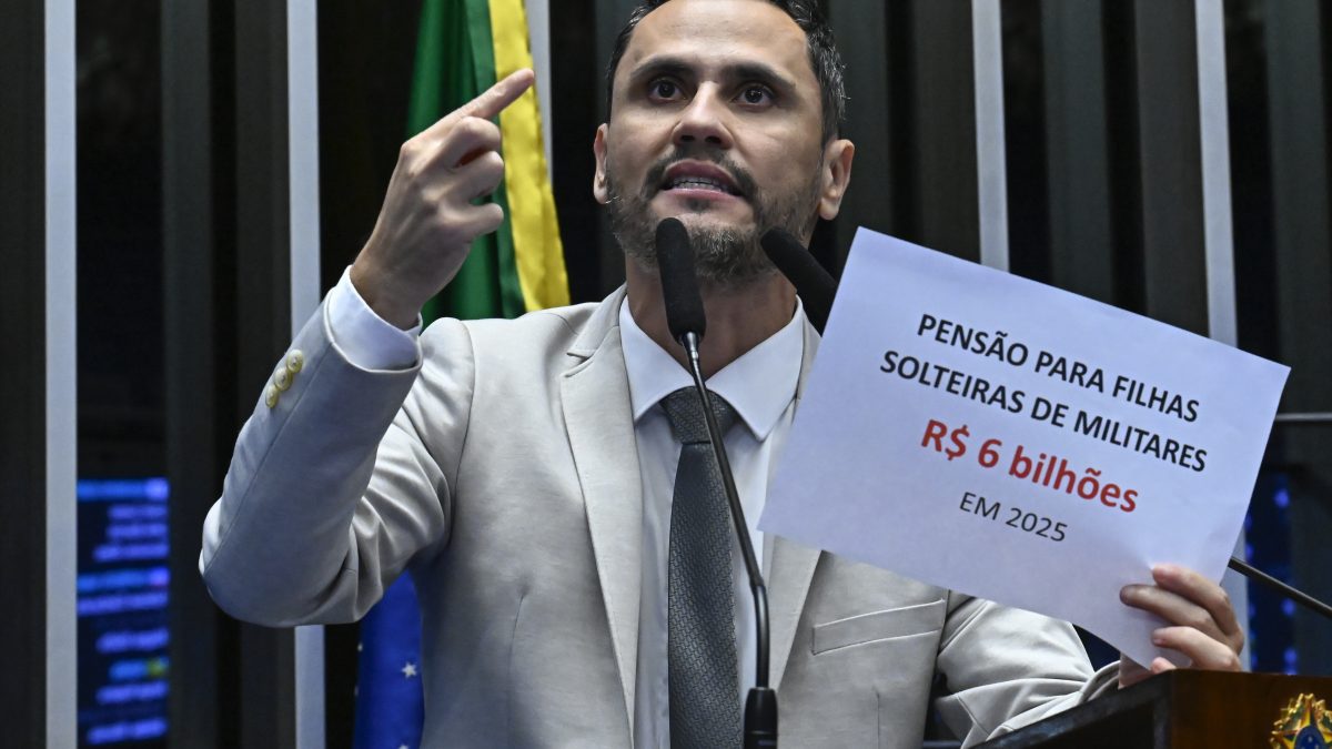 Direita sugere Cleitinho Azevedo à Presidência em possível substituição de Flávio