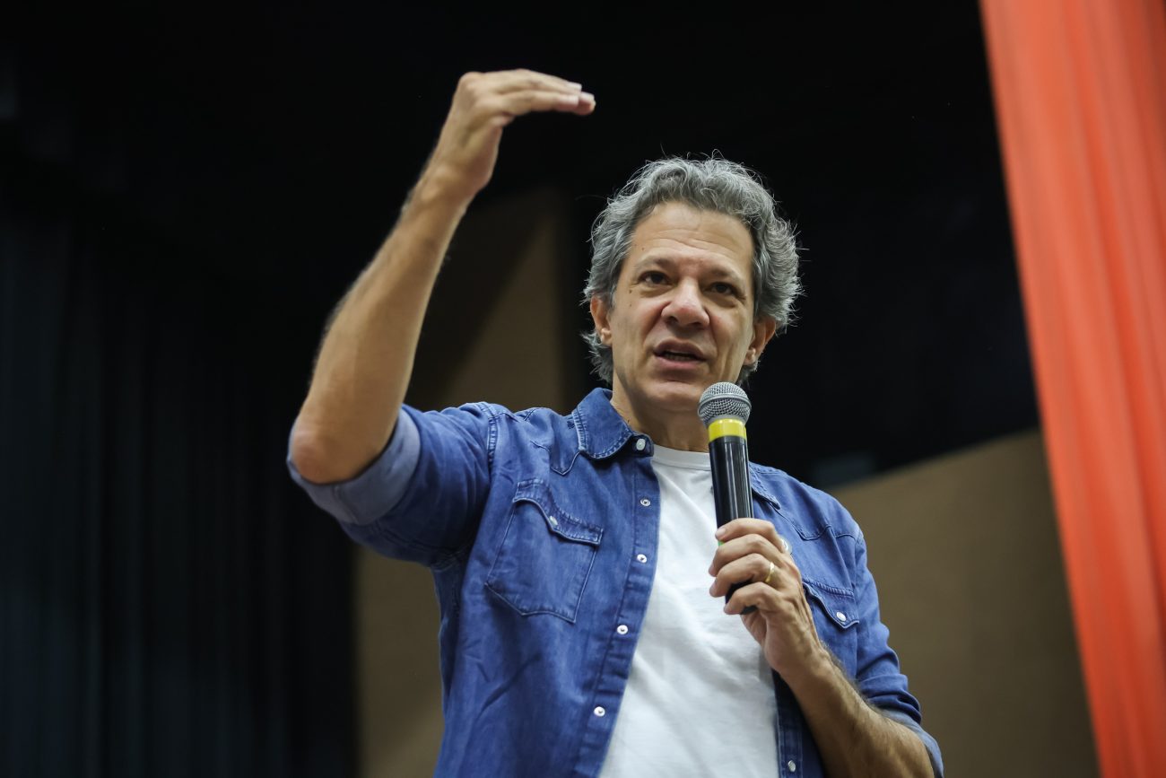 Haddad aposta em falhas no transporte e na Sabesp para desgastar Tarcísio