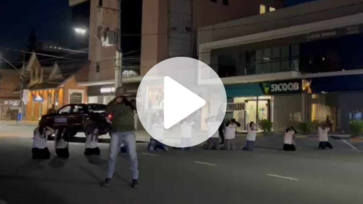 Com explosivos, tiros e reféns falsos, polícia simula assalto a banco em SC
