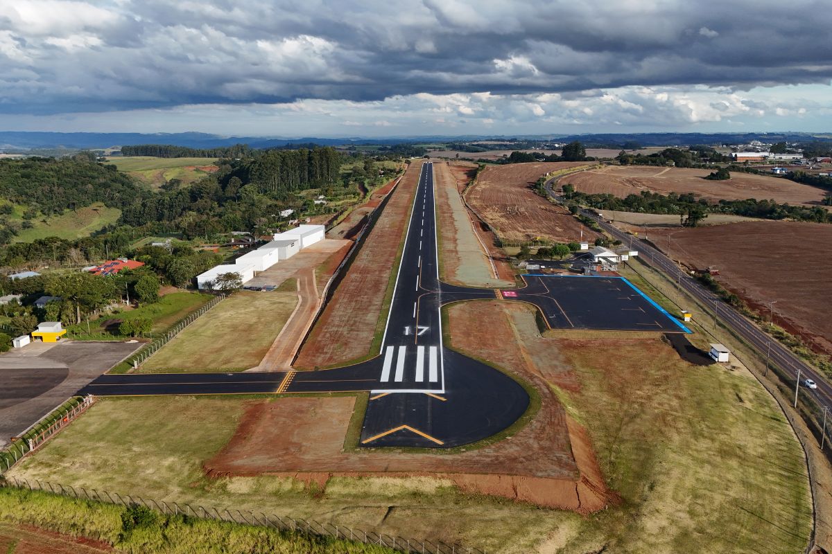 VÍDEO: Aeroporto estratégico tem pista entregue na metade do prazo em SC