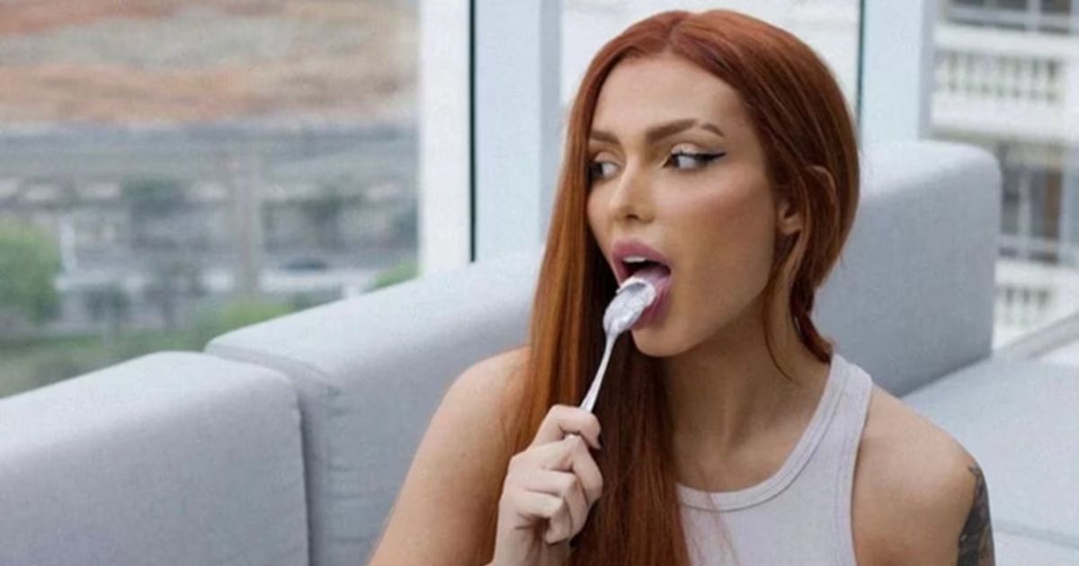 na foto aparece a modelo Fernanda Campos, um affair que enfrentou as namoradas de Neymar nas Copas do Mundo