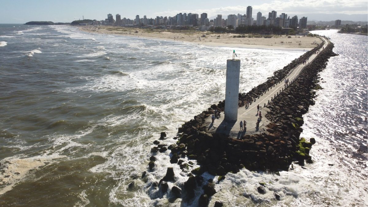 Obra para facilitar saída de barcos é alvo de debate e deve impactar mais de mil famílias em SC