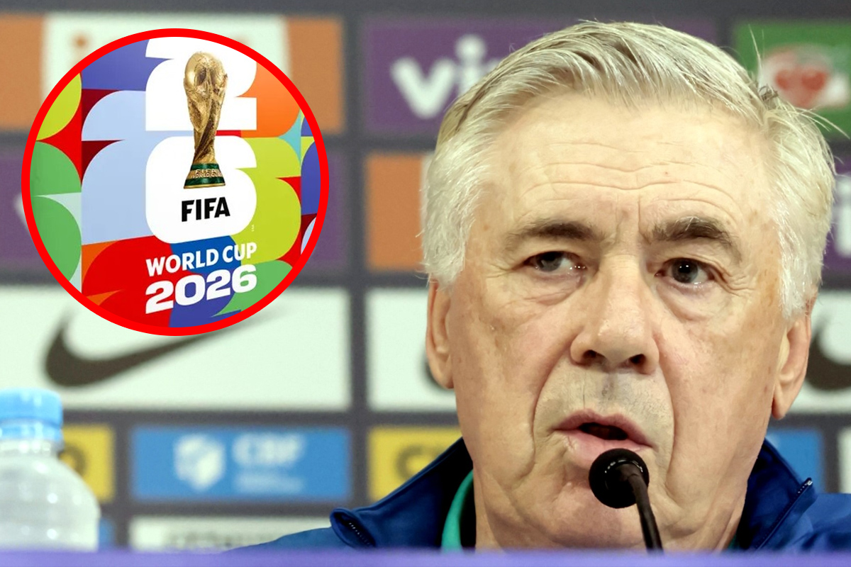 close up do técnico carlo ancelotti que fala em um microfone. ilustra matéria sobre Jogadores no álbum fora da Copa 2026