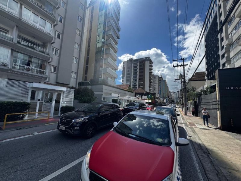 Apartamento está à venda na região mais cara de Florianópolis - Reprodução/Mazzolli Leilões/ND Mais