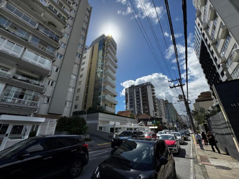 Apartamento está à venda na região mais cara de Florianópolis - Reprodução/Mazzolli Leilões/ND Mais