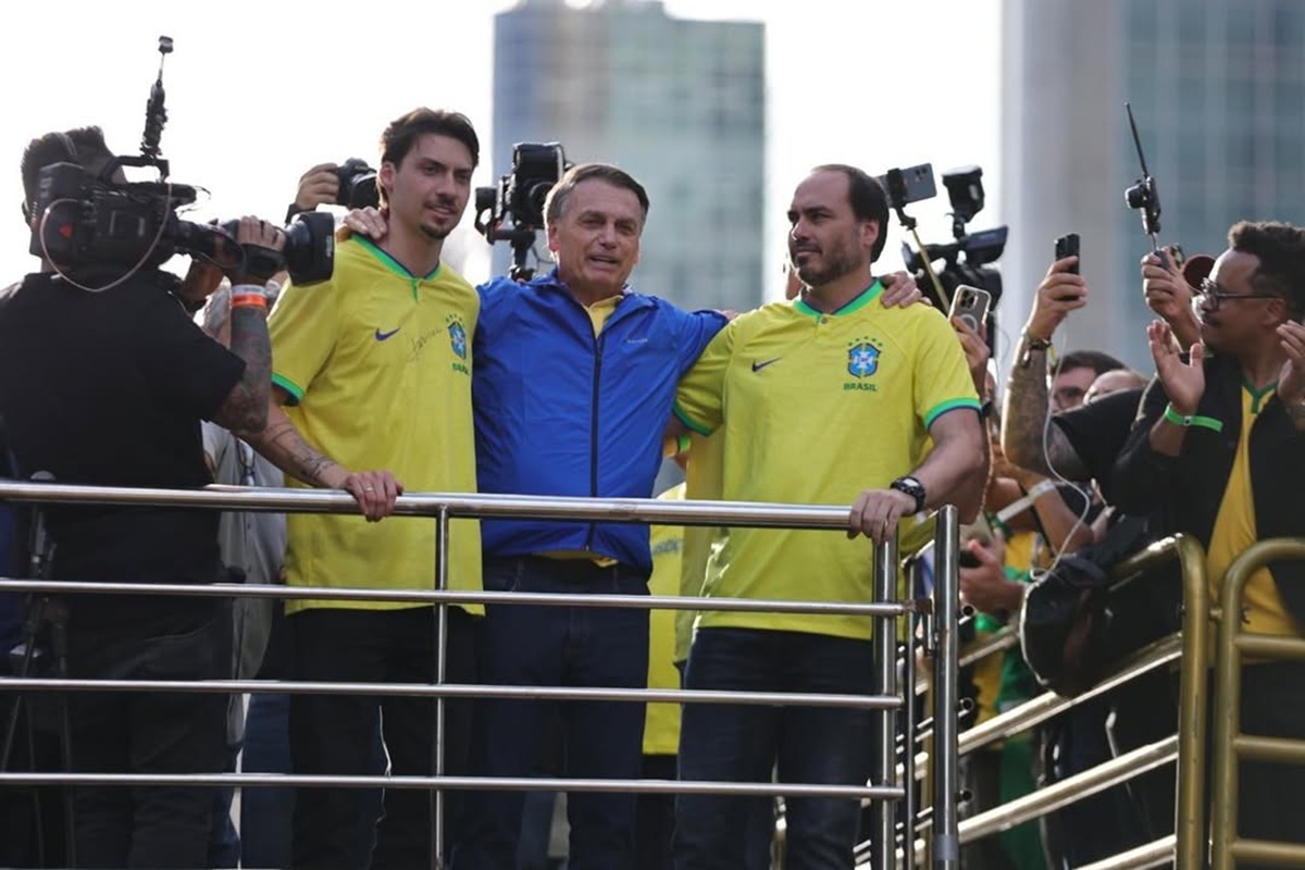 Uma das conversas entre eles teria sido sobre a perseguição que a família estaria enfrentandoFoto: @bolsonaro_jr/Instagram/Reprodução/ND Mais
