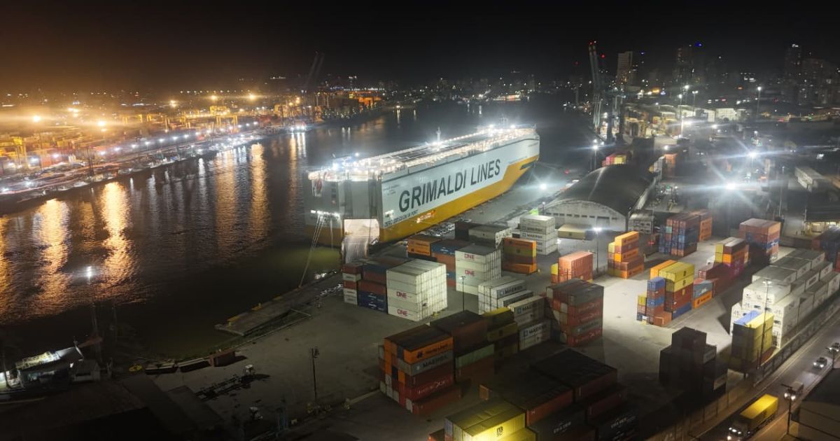 Operação com BYDs mobiliza cerca de 150 trabalhadores&nbsp;e 90 caminhões-cegonhaFoto: Sérgio Motta/@altas_imagens_itajai/Instagram/Reprodução/ND Mais