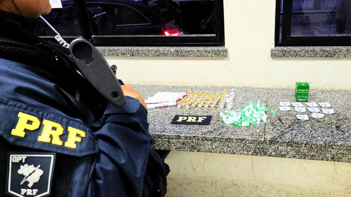 Medicamentos são contrabandeados do Paraguai para o Brasil Foto: PRF/Divulgação
