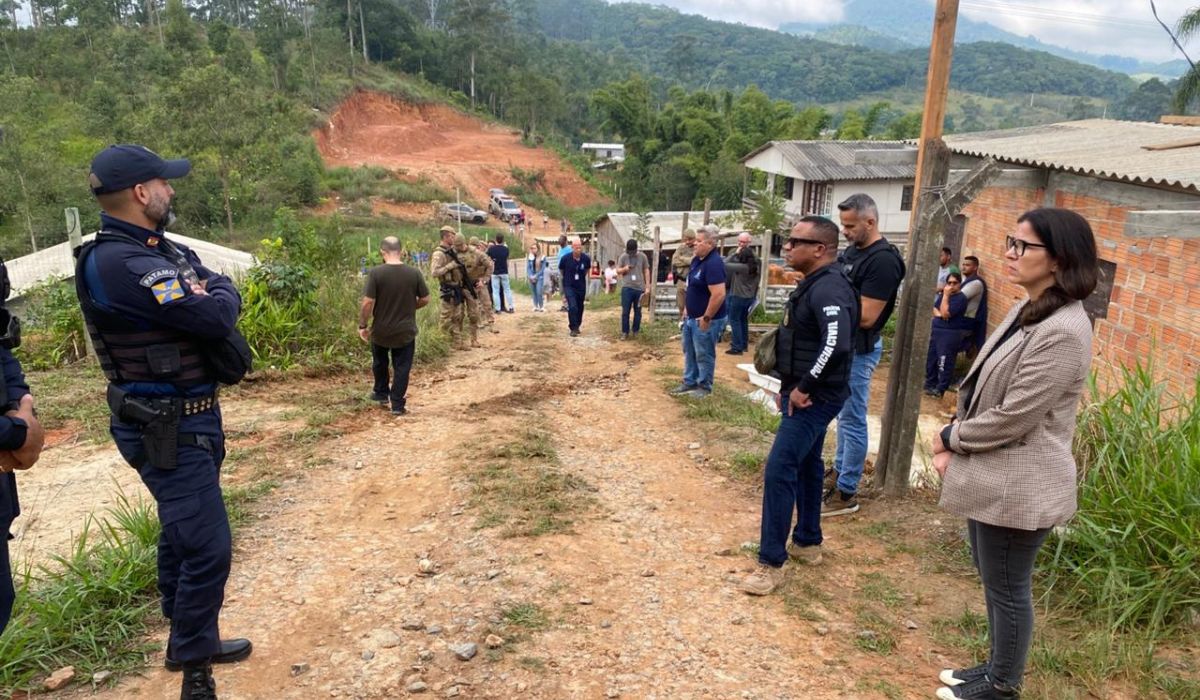 Mais de 15 casas são colocadas abaixo durante operação em Itajaí: ‘A cidade tem lei’