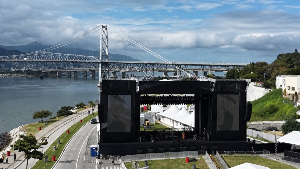 Imagens: Show de Joss Stone tem maior palco já feito para um evento público
