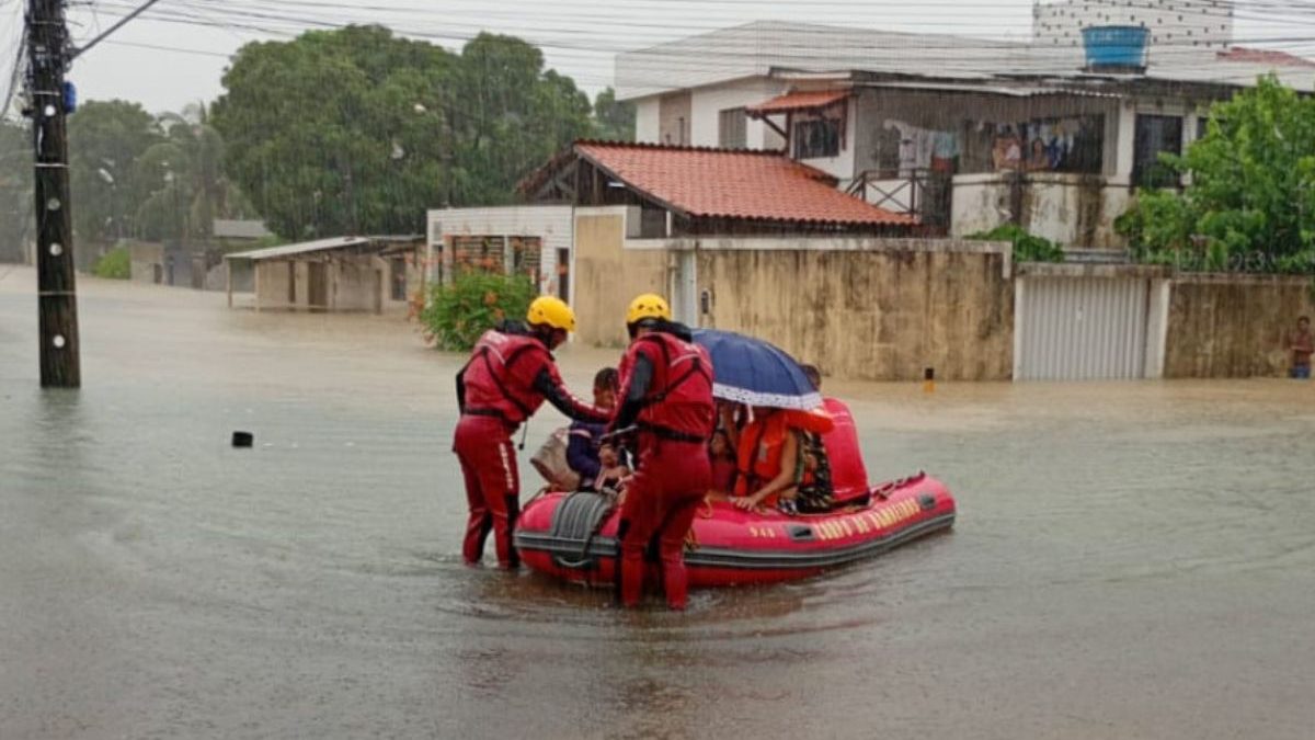 Fortes chuvas em Pernambuco afetam 27 cidades, deslocam 9 mil pessoas e deixam seis mortos