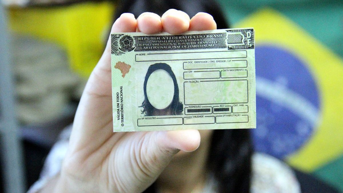 Renovação gratuita da CNH pode virar lei: novo projeto isenta motoristas sob 3 critérios