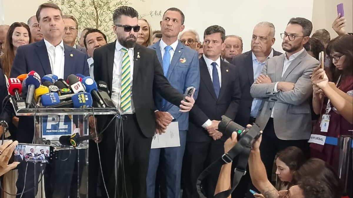 Expressão de Sérgio Moro intriga durante entrevista de Flávio Bolsonaro