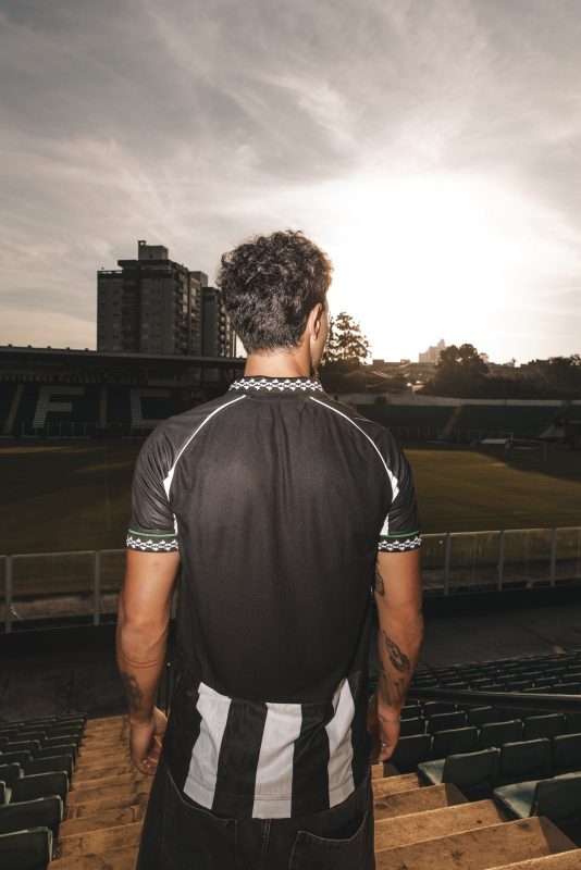 Detalhe nas costas da camisa do Figueirense - Volt/Divulgação/ND Mais