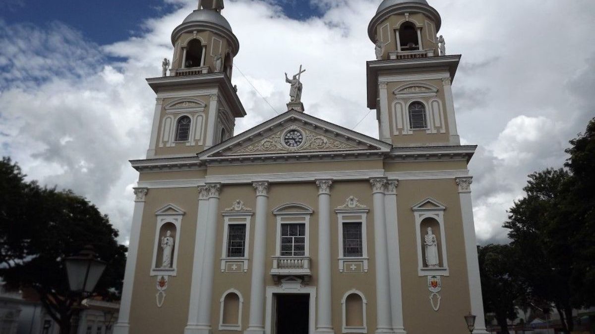 Câmara aprova PEC que amplia imunidade tributária para igrejas: o que pode ficar mais
