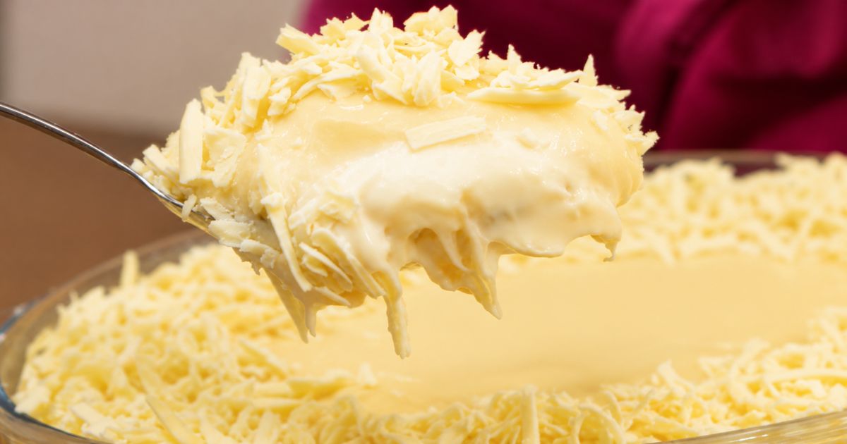 O doce de abacaxi com chocolate branco que não fica enjoativo; veja o segredo da receita