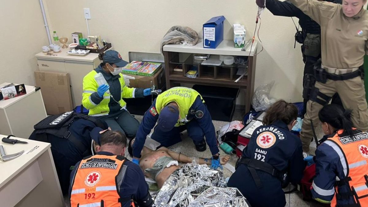 Estudante esfaqueado sofre parada cardíaca e sobrevive após transfusão de sangue