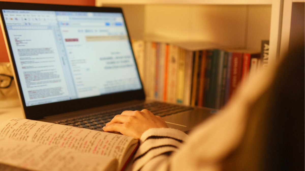 Pais são multados em quase R$ 1,4 milhão pela Justiça após decisão sobre educação