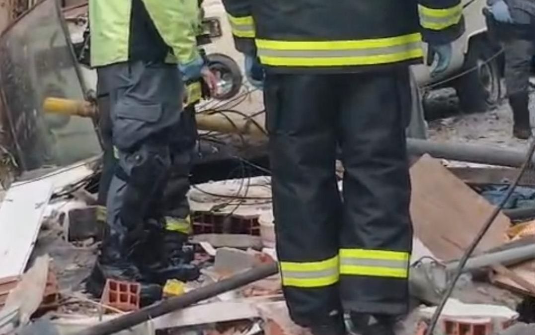 Explosão em SP deixa morto sob escombros; bombeiros buscam possível segunda vítima
