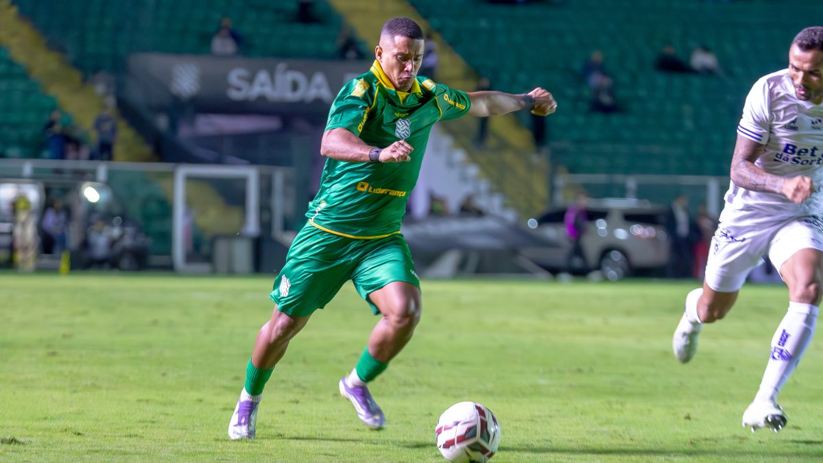 Com emoção! Figueirense fica com dois jogadores a mais e bate o Paysandu de virada no Scarpelli