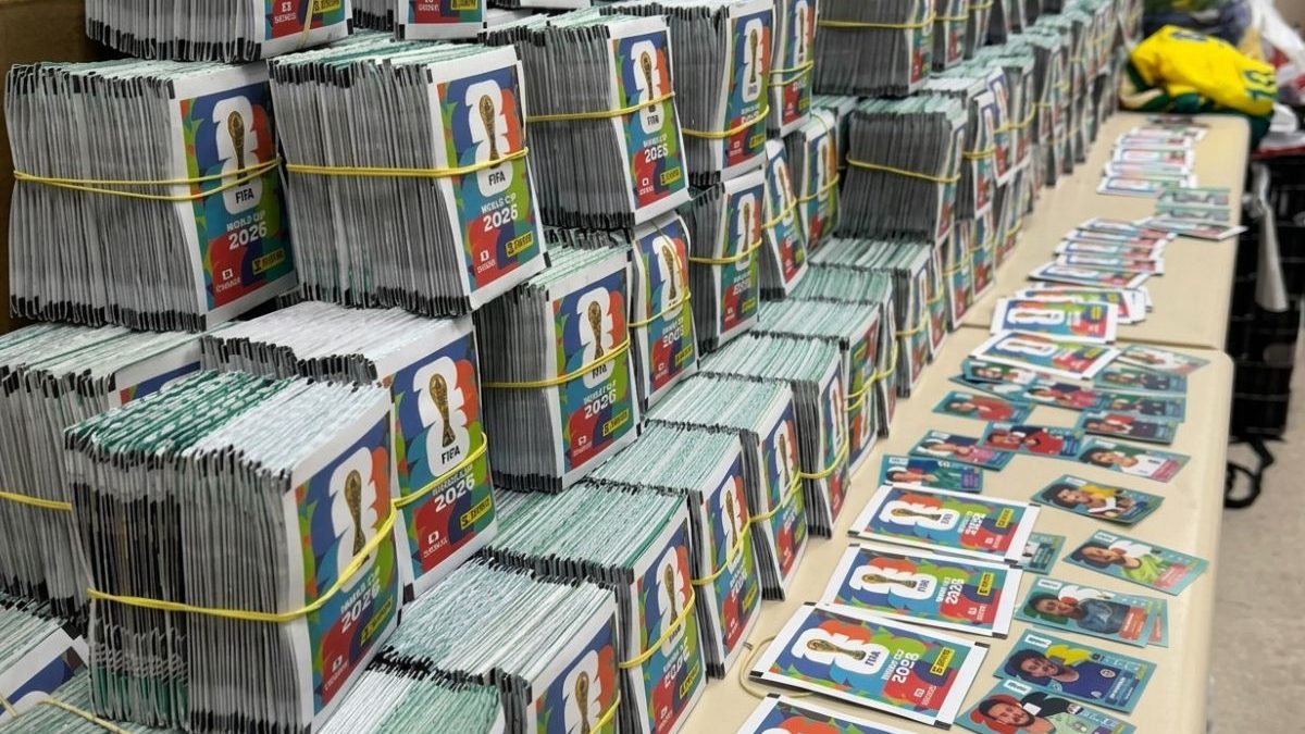 Golpe do álbum da Copa: Polícia Civil apreende 200 mil figurinhas falsificadas no RJ