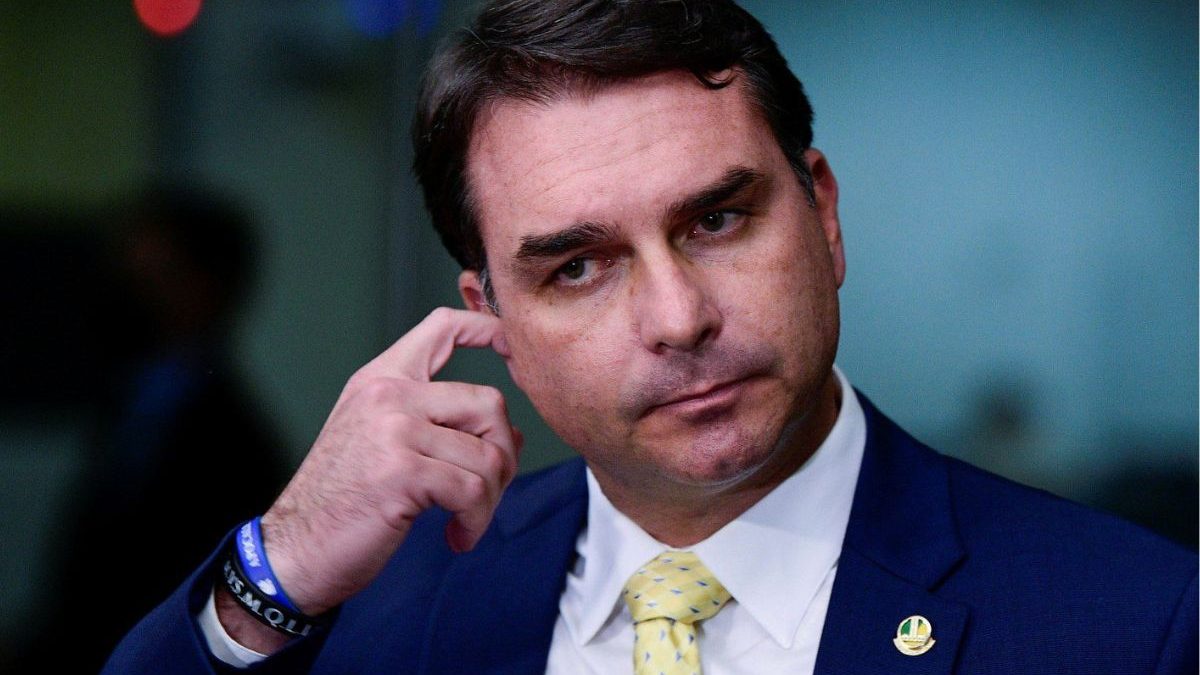 Flávio Bolsonaro diz ter apoiado todas as CPIs do Master, mas não assinou 3 de 5 pedidos
