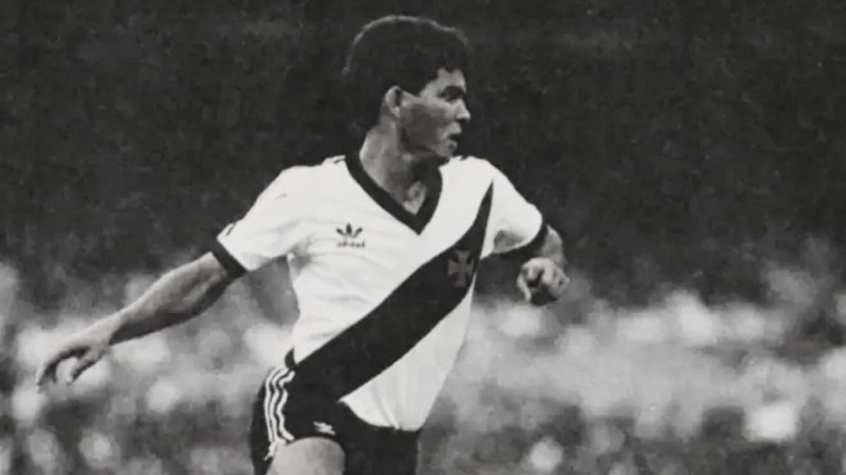 O adeus ao 'Pequeno Príncipe', gênio da camisa 8 que jogava com a classe dos anos 50 e 60