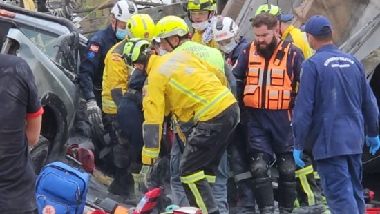 Limpeza e liberação após grave acidente na BR-282 em SC