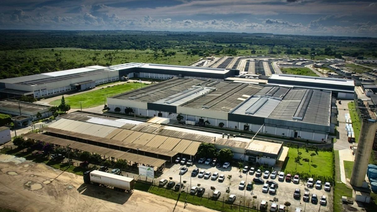 Gigante brasileira que fabrica Nike e Adidas abre operação no Paraguai com promessa