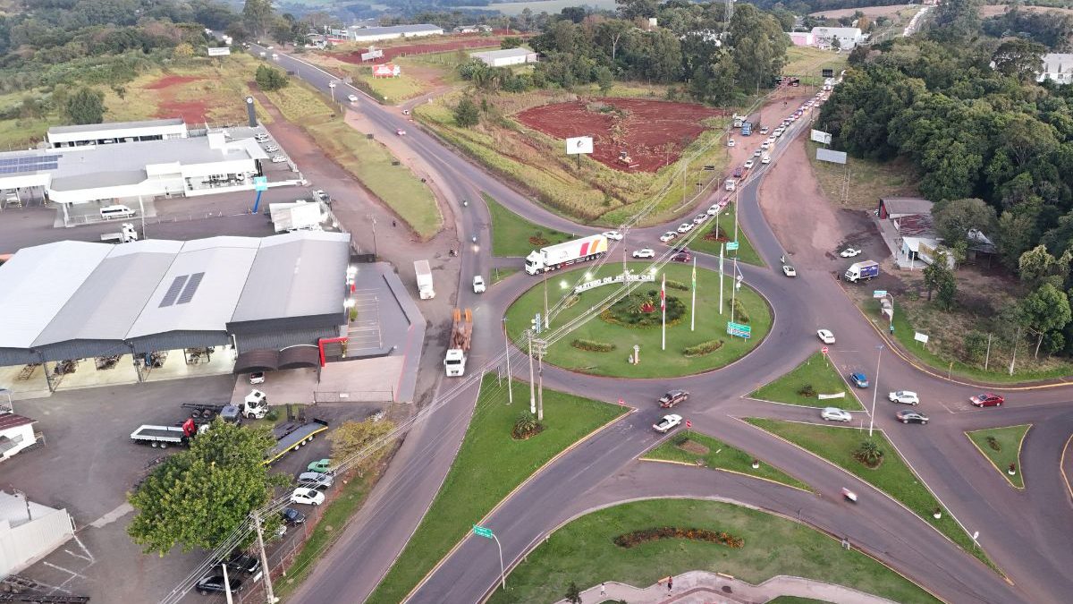 Gigante do varejo inicia obras de megaloja para atrair consumidores da Argentina em SC