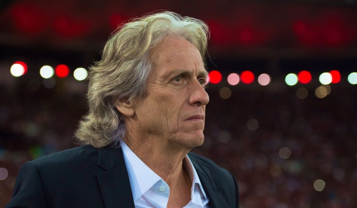 Jorge Jesus em jogo do Flamengo no Maracanã.