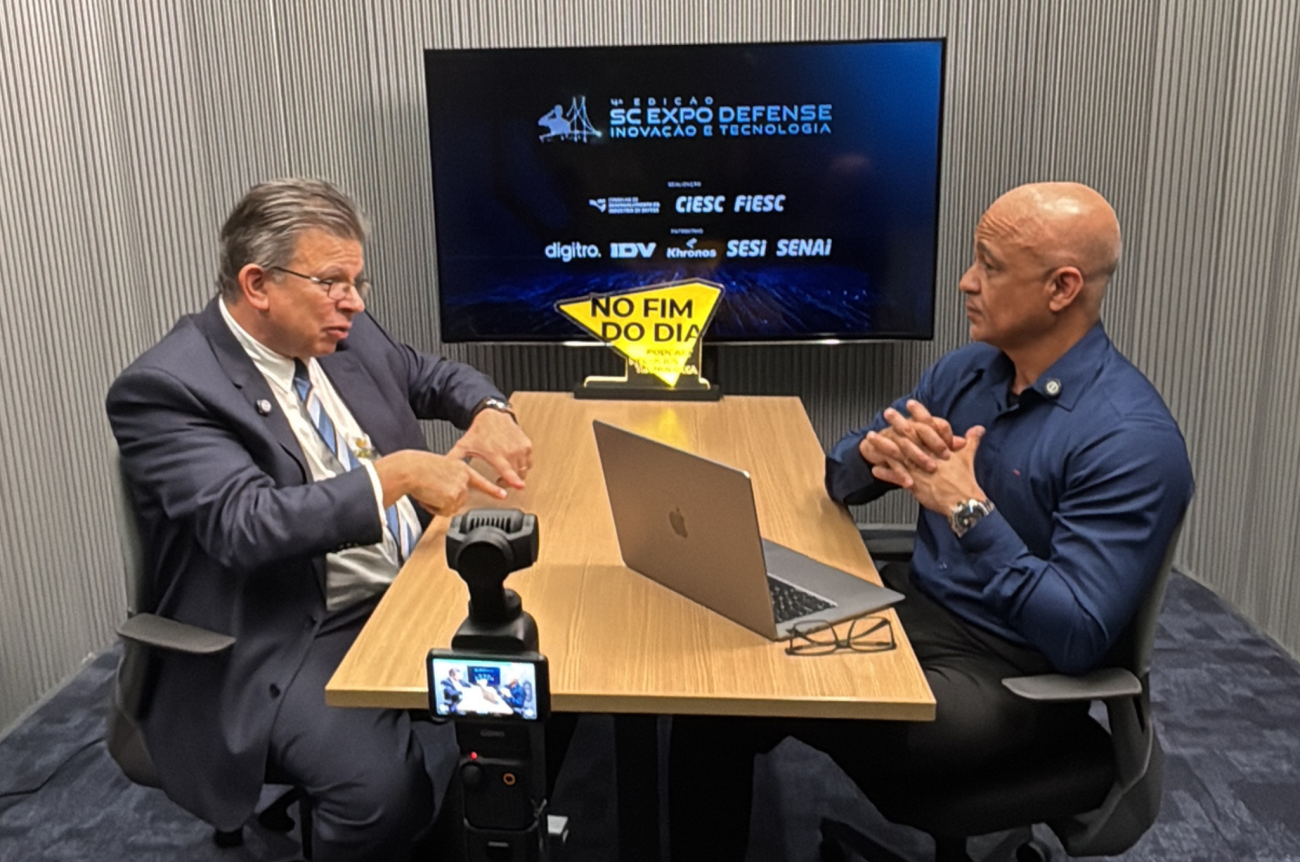 Lito Aguiar apresentando o Podcast “No Fim Do Dia”, com José Eduardo Fiates, Diretor de Inovação e Competitividade do FIESCFoto: Podcast No Fim Do Dia