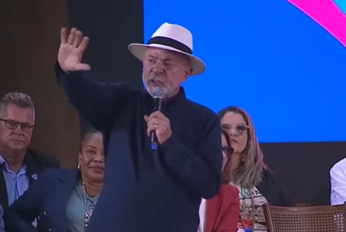 ‘Pegando milhões para filme do pai’: Lula critica Flávio Bolsonaro após conversas com Vorcaro
