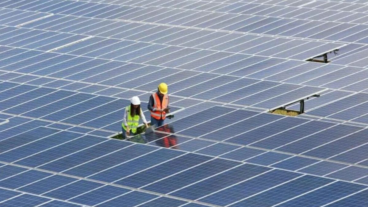 Deserto de sal vira a maior central solar do mundo com 725 km de área e 60 milhões