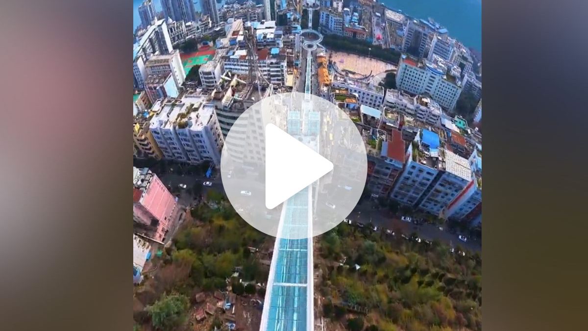 VÍDEO: China lança maior escada rolante do mundo equivalente a subida de 80 andares com 1