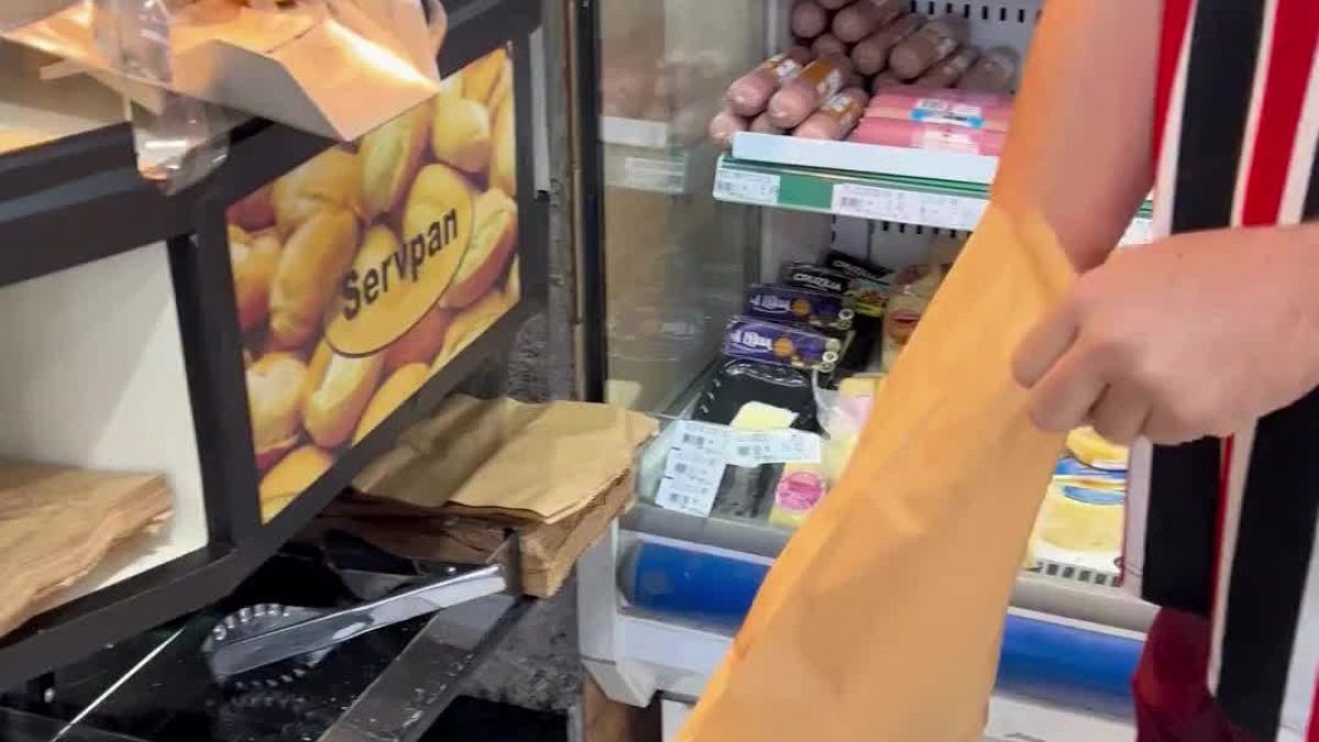 ‘Chico Bento no Shopping’: homem fica confuso ao usar máquina de pão em SC e vídeo