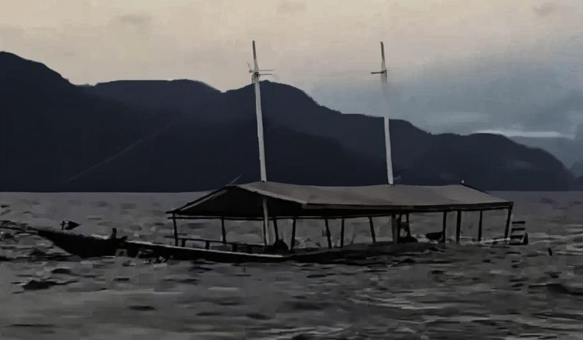 Naufrágio em Ubatuba: Barco com 40 pessoas afunda na Praia do AltoFoto: Rádio Costa Azul/Reprodução/ND Mais