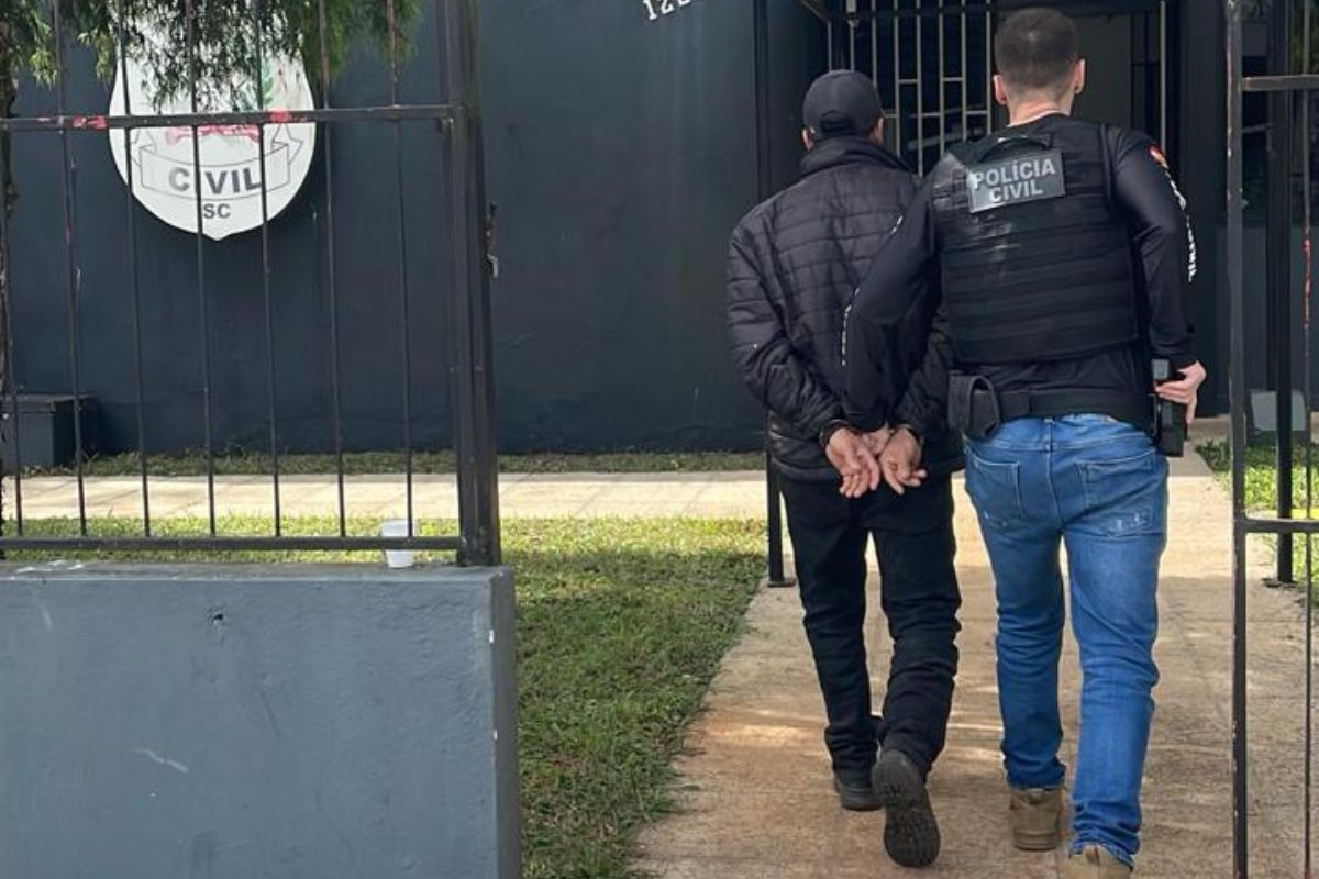 Avô é preso suspeito de estuprar a própria neta em SC