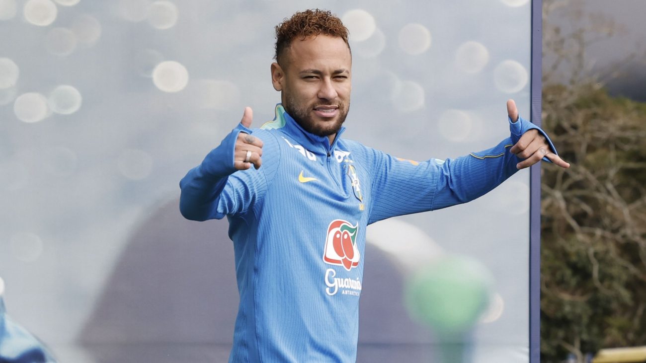 Lesão de Neymar não impediu presença no gramado da Granja Comary.