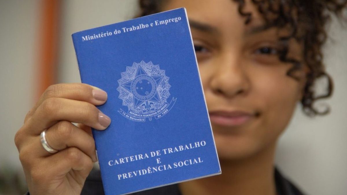 Nova lei reduz FGTS pela metade e garante benefícios para empresas que dão o 1º emprego