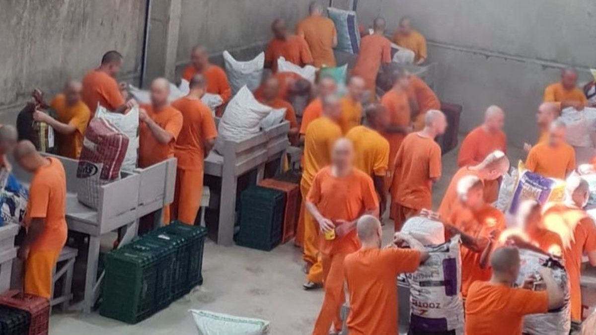 Dois presos divulgados como foragidos em SC estavam dentro da penitenciária
