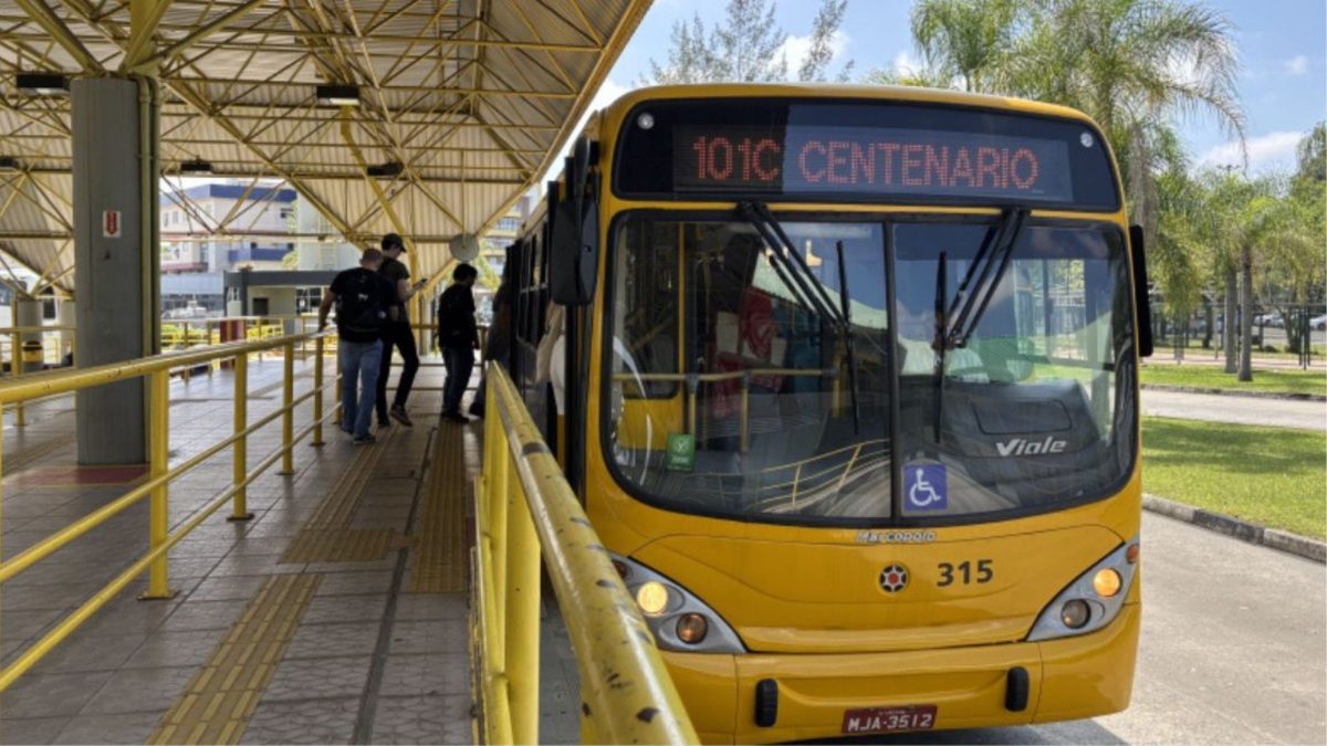 Ônibus apreendidos por dívida de concessionária voltam às ruas em Criciúma