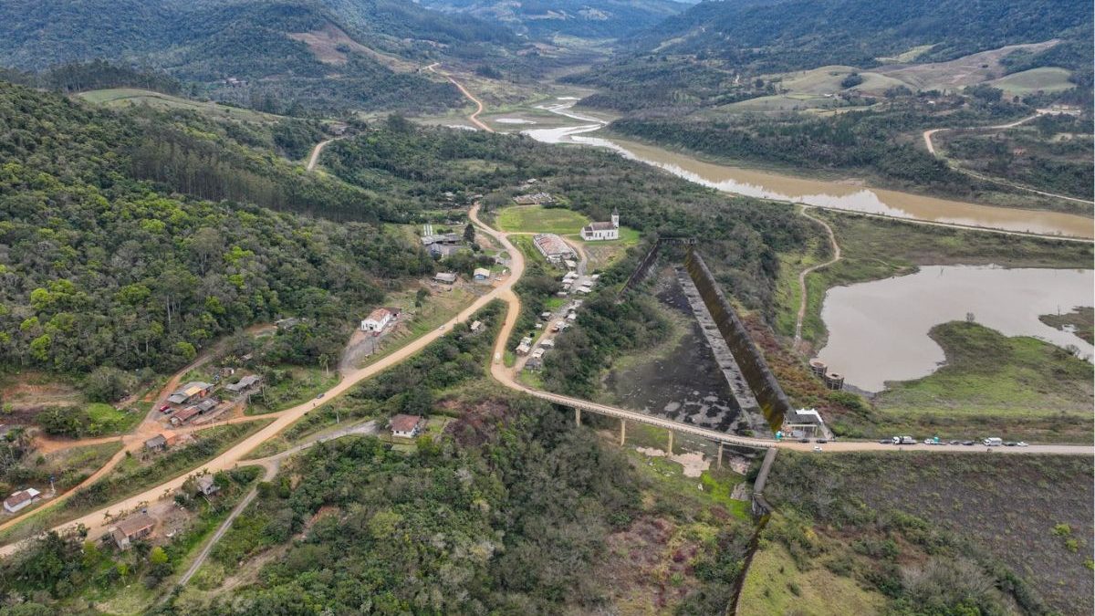 Barragens contra enchentes no Vale do Itajaí ficam prontas em 60 dias