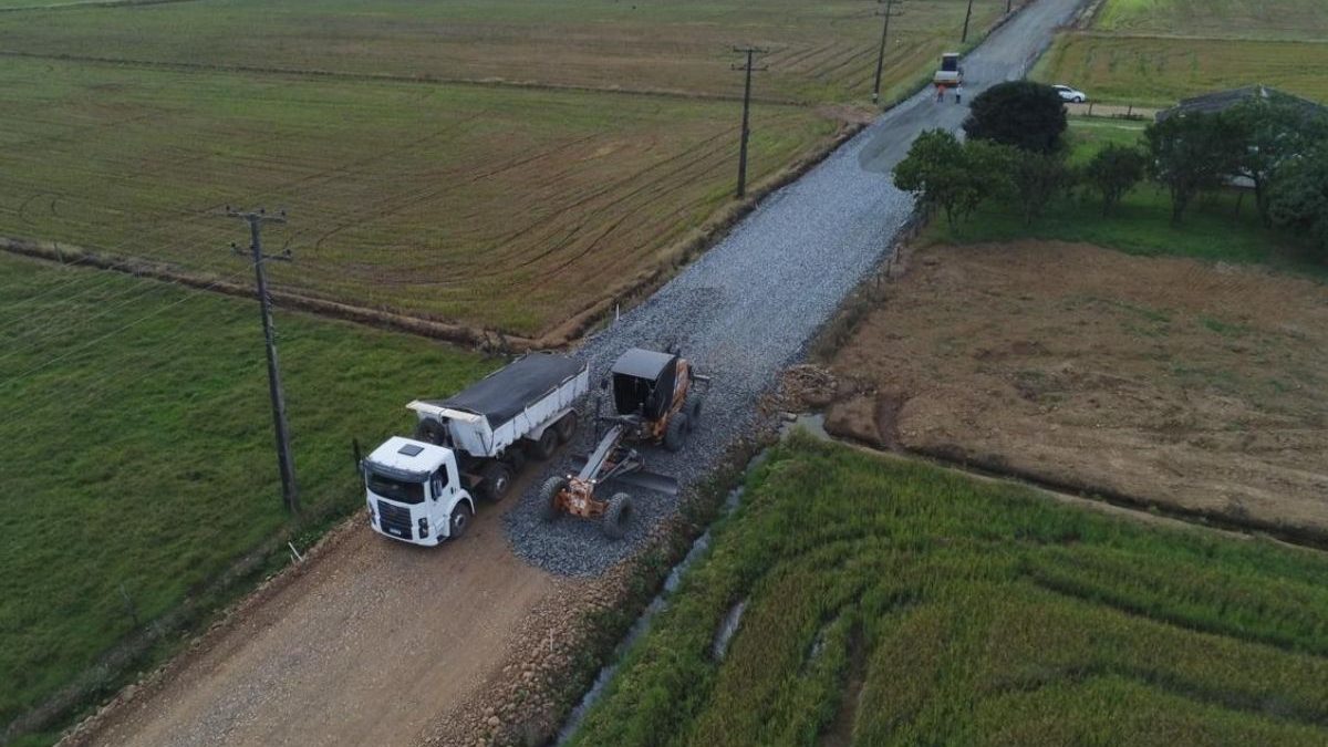 Megaprojeto investe R$ 2,5 bilhões para pavimentar estradas rurais em SC