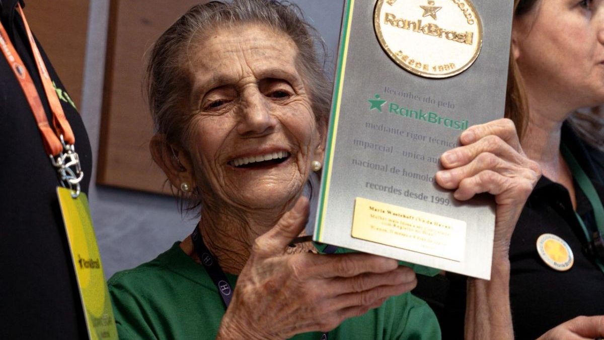 Quem é a CLT mais velha do Brasil: idosa de 92 anos bate recorde com carteira assinada