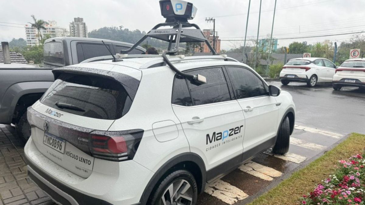 Carro ‘caça-buracos’ com IA é suspenso e passa por pente-fino em Blumenau