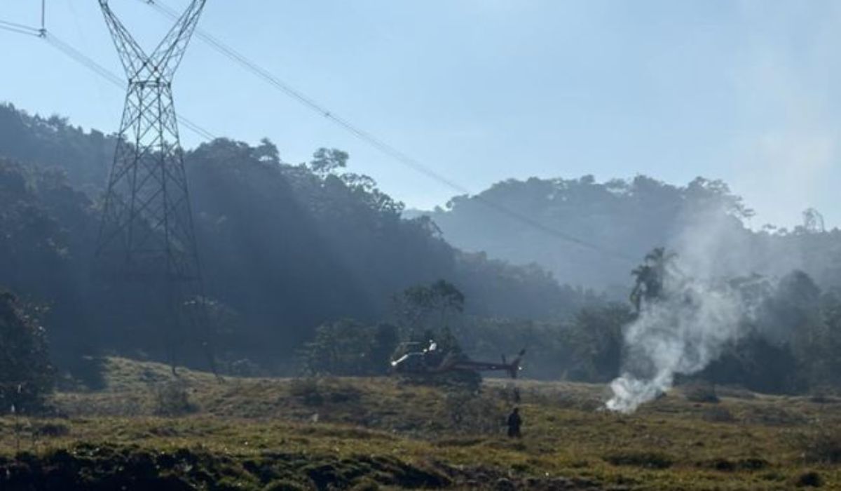 VÍDEO: Aeronave cai e mobiliza bombeiros em SC