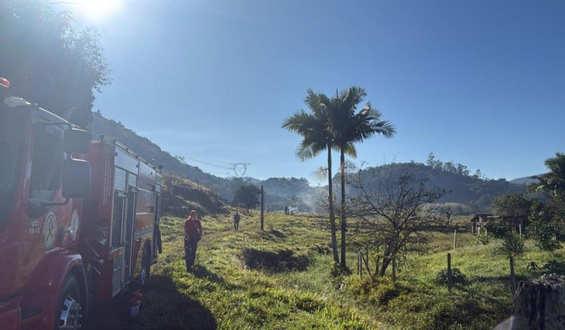Bombeiros atendem queda de aeronave em Pomerode - Graziela Tillmann/Testo Notícias/ND Mais