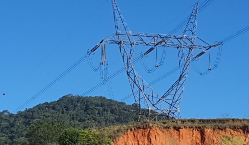 Helicóptero teria caído após atingir cabos de energia durante nevoeiro - Divulgação/ND Mais